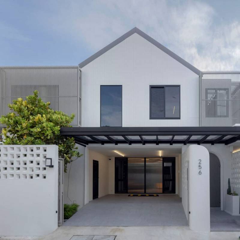 ต่อเติมกันสาดหน้าบ้าน