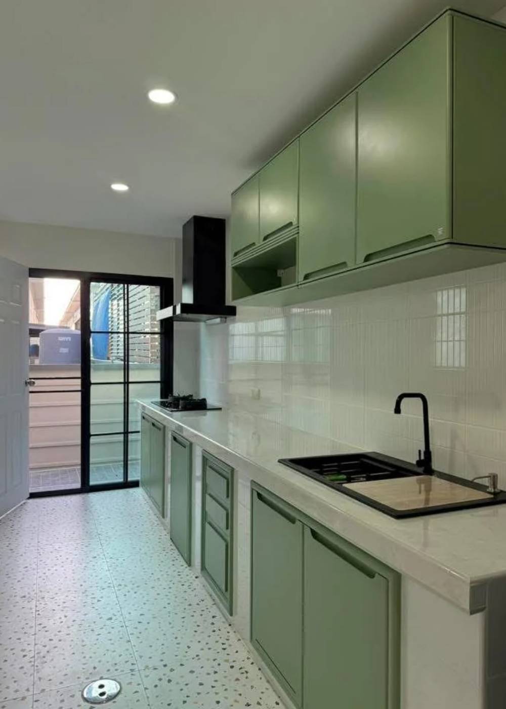 ผลงานต่อเติมห้องครัวข้างตัวบ้าน